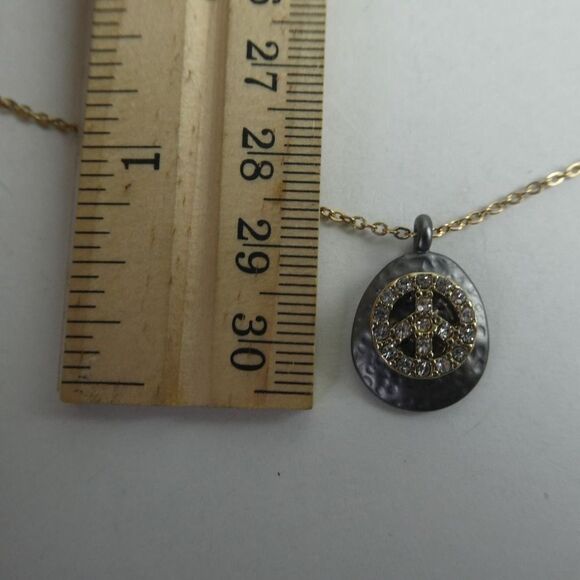 Marlyn Schiff Two Tone Gold Grey Hammered Peace Sign Pendant Chain Necklace - Picture 3 of 8